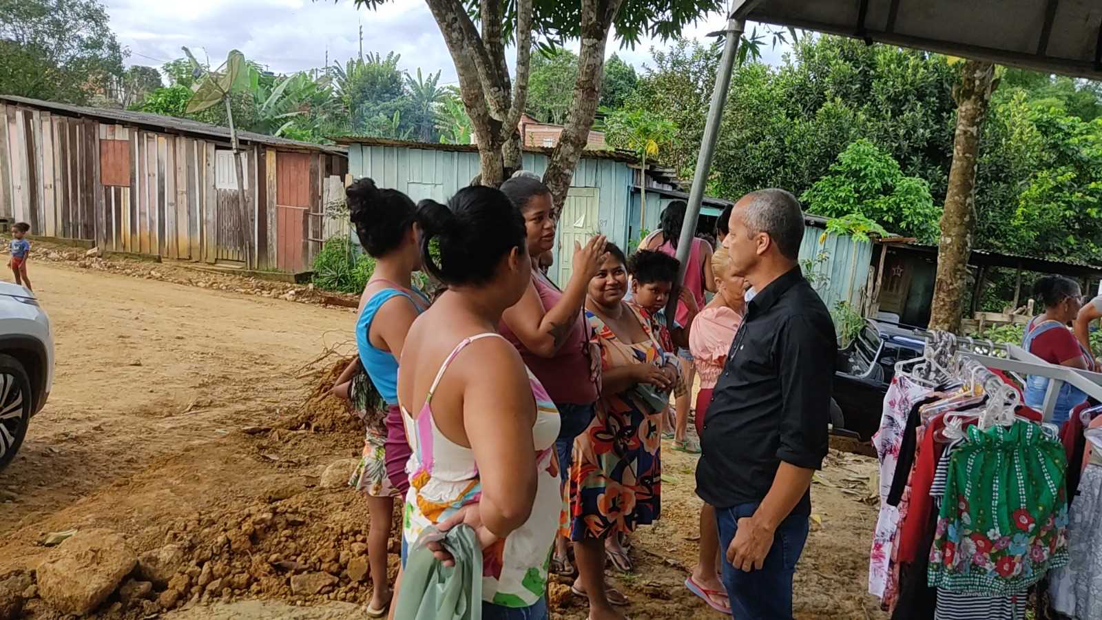 Camacã: Prefeitura homenageia as Mães da Portelinha I através do Projeto Brechó Solidário.
